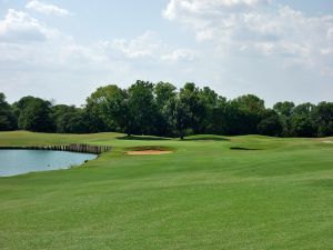 Oak Tree CC (East) 9th Approach